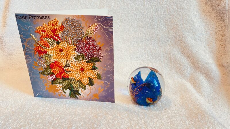 God's Promise 2 Sparkling Chrysanthemums Bouquet Card